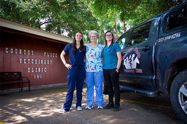 Drs. Megan Simon, Jackie Simon, and Tori Olivier